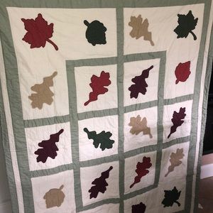 Quilted throw blanket